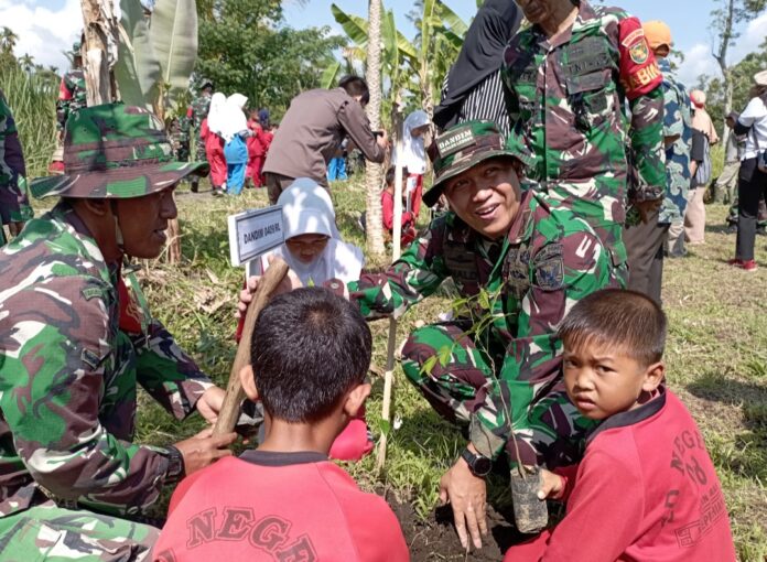 Program Penghijauan, Kodim 0409 Tanam Ratusan Pohon Bambang Lanang di Suro Bali Kepahiang