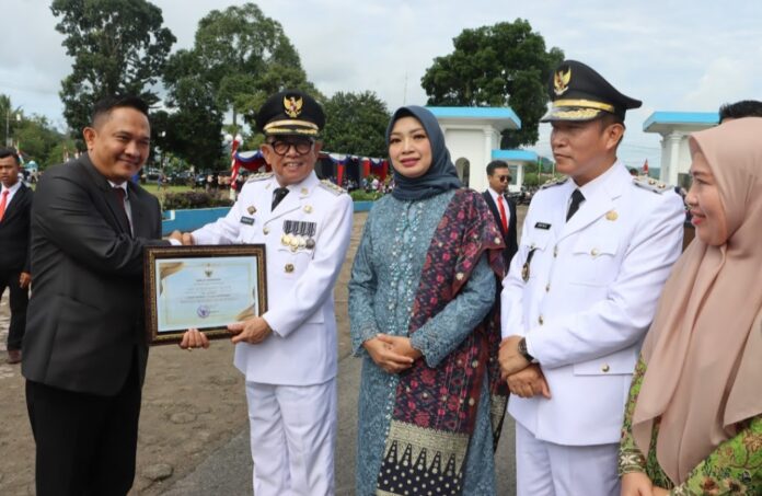 Momen HUT Ke-20, Pemkab Kepahiang Berikan Penghargaan Dan Bagikan Bantuan