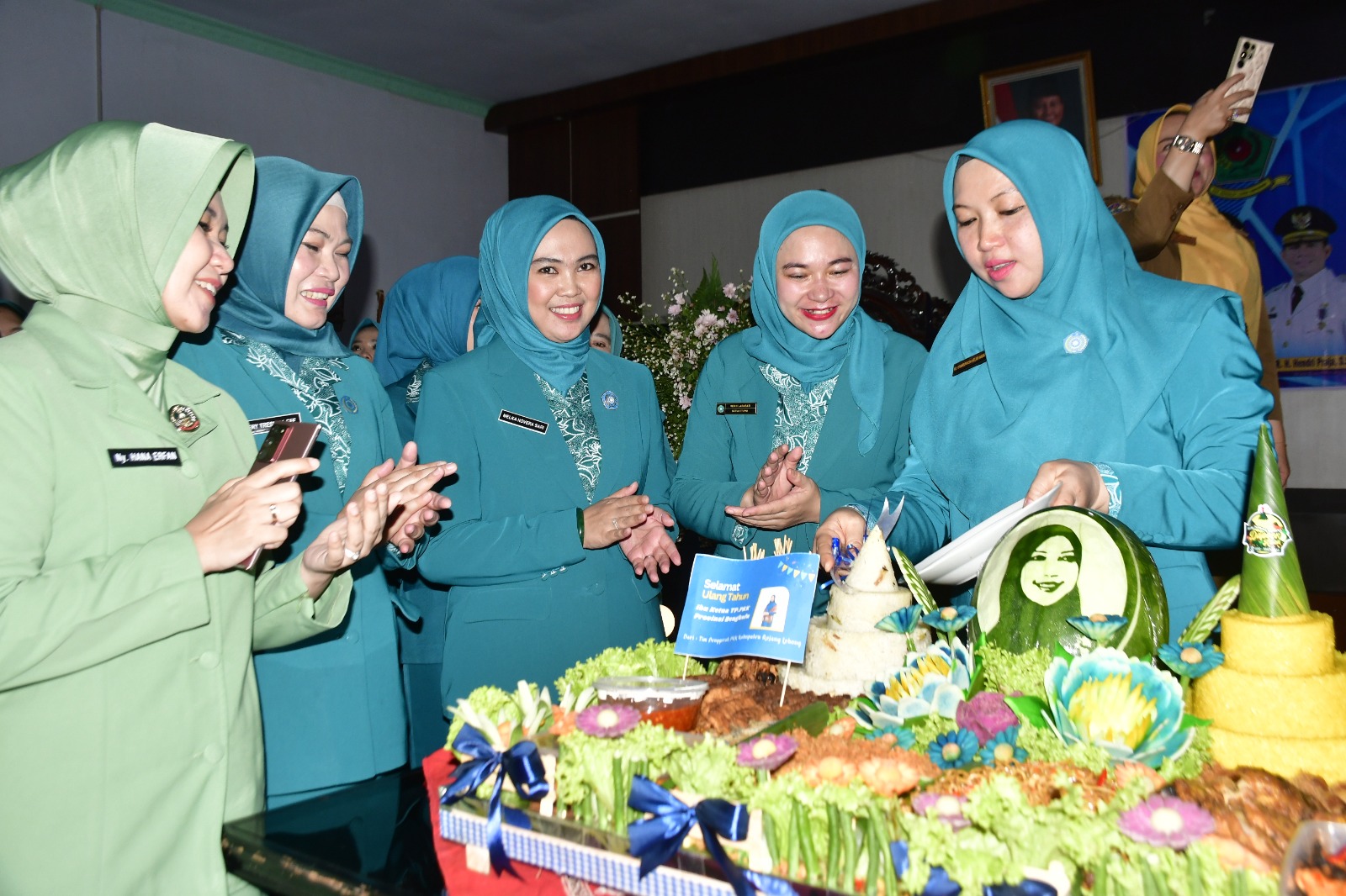 Pemkab dan TP-PKK Rejang Lebong Berikan Kejutan Ultah ke-44 Untuk Ketua PKK Provinsi Bengkulu