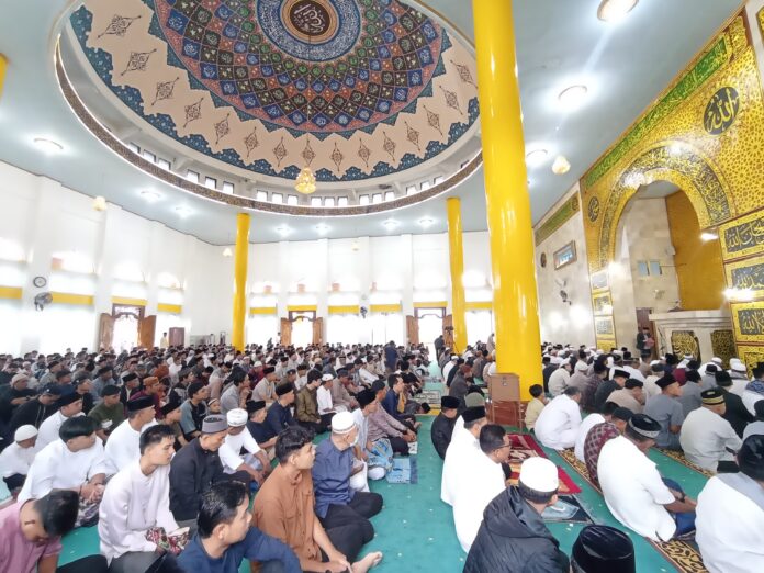 Ribuan Jemaah Salat Id Padati Masjid Agung Baitul Makmur Curup 