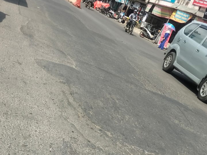 Kondisi jalan provinsi di Pasar Kepahiang yang kerap ditambal