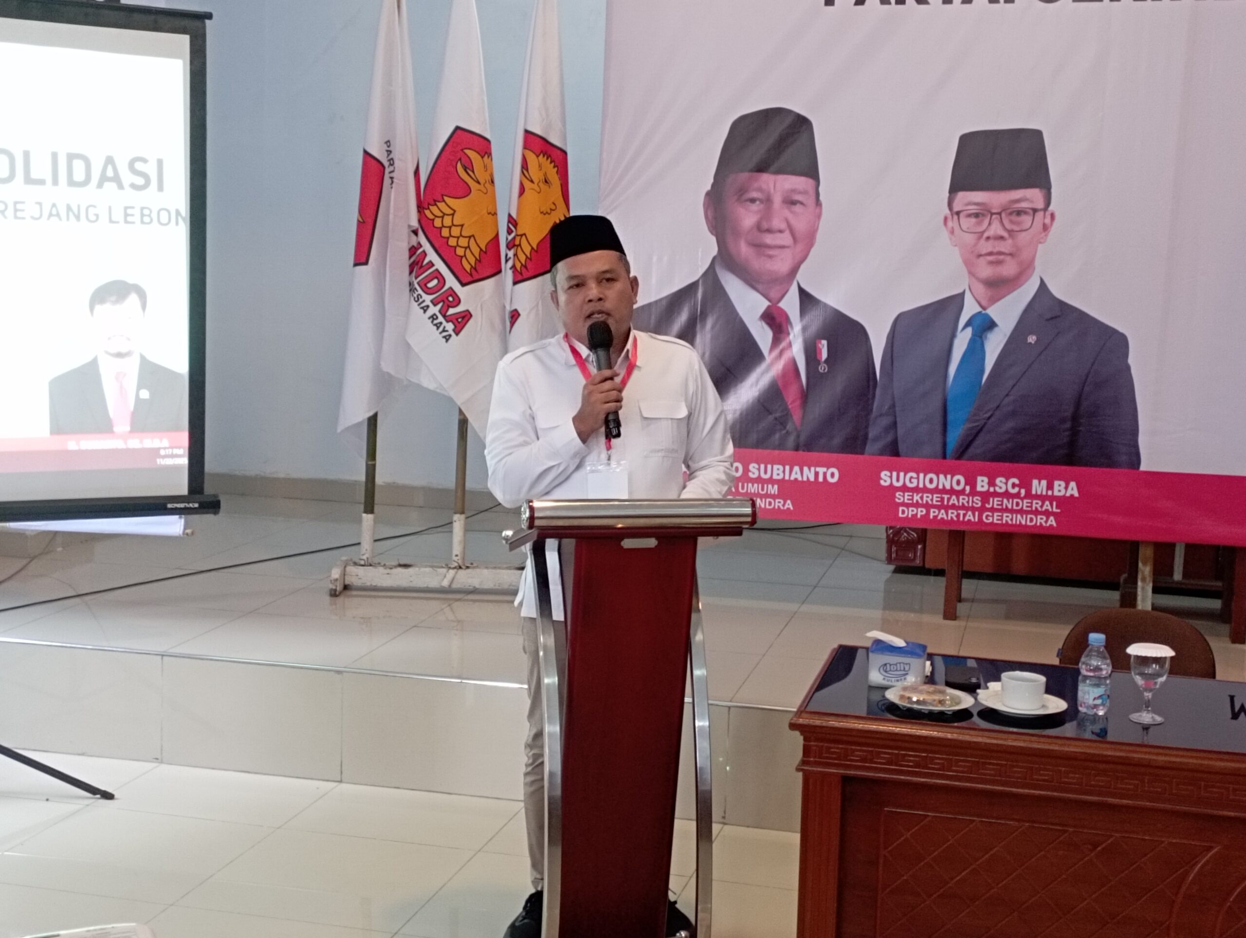 Ketua DPC Partai Gerindra Rejang Lebong Juhendra Siregar, S.T saat memberikan arahan